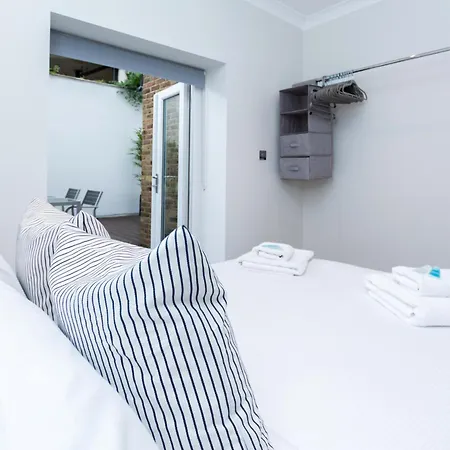 Amazing 1bdr With Private Decked Garden, Fast Wifi *