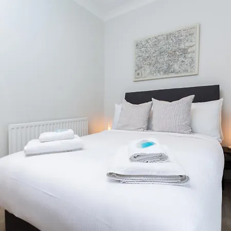 Amazing 1bdr With Private Decked Garden, Fast Wifi * London