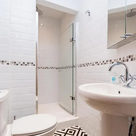 Amazing 1bdr With Private Decked Garden, Fast Wifi *