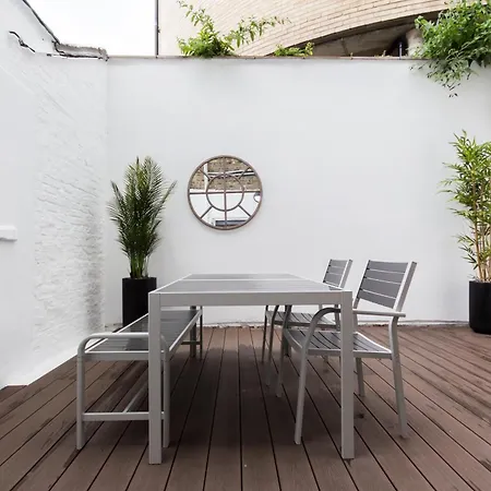 Amazing 1bdr With Private Decked Garden, Fast Wifi Apartment