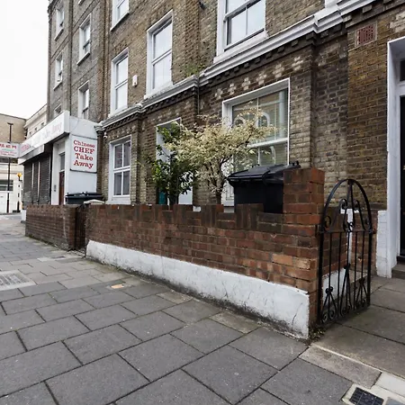 Amazing 1bdr With Private Decked Garden, Fast Wifi Apartment *