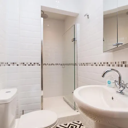 Apartment Amazing 1bdr With Private Decked Garden, Fast Wifi London