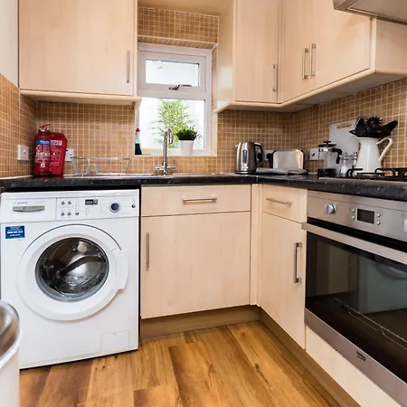 Amazing 1bdr With Private Decked Garden, Fast Wifi Apartment London