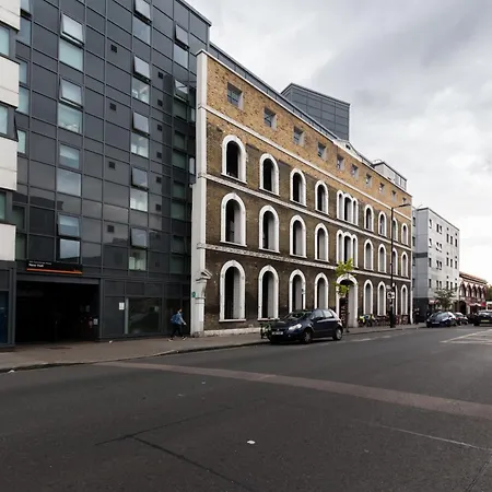Amazing 1bdr With Private Decked Garden, Fast Wifi Apartment *
