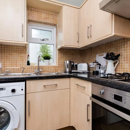 Amazing 1bdr With Private Decked Garden, Fast Wifi Apartment *