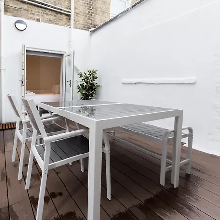 Amazing 1bdr With Private Decked Garden, Fast Wifi Apartment London