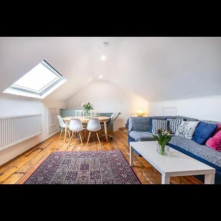Sunny Roof Terrace 3 Bed Clapham *
