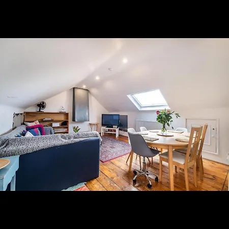 Sunny Roof Terrace 3 Bed Clapham *