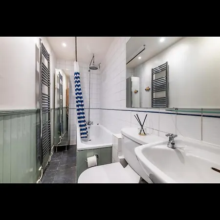 Sunny Roof Terrace 3 Bed Clapham