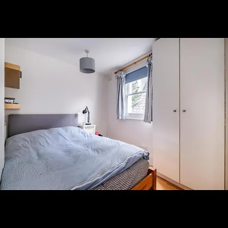 Sunny Roof Terrace 3 Bed Clapham