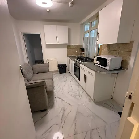 Millais Road 3 Bedroom Flat London