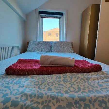 Large House In London's Trendiest Area * Londres