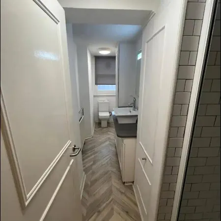 Stunning Next To Harrods * London