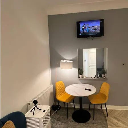 Stunning Next To Harrods Apartment London