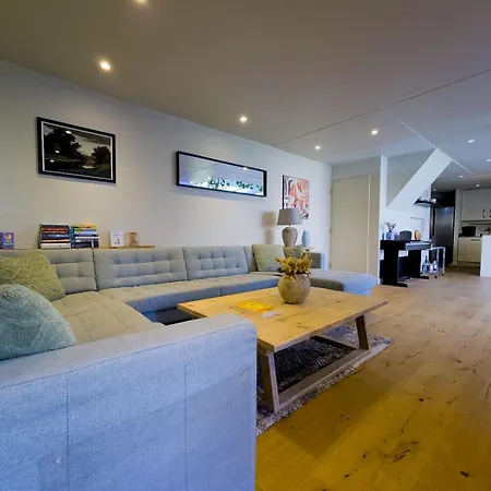 Spacious With Conservatory Dining Ptk
