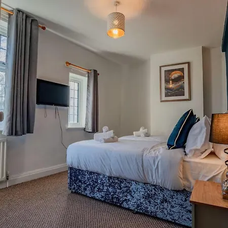 Stylish 4bd Modern Flat In Peaceful Tadworth * Purley