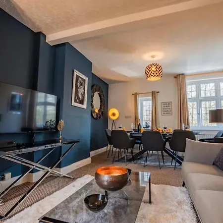 Stylish 4bd Modern Flat In Peaceful Tadworth Apartment