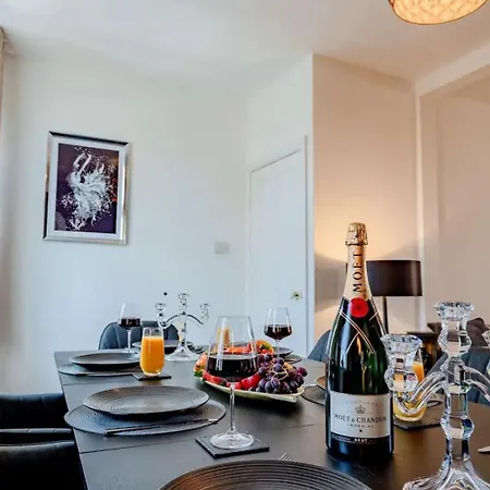 Apartment Stylish 4bd Modern Flat In Peaceful Tadworth