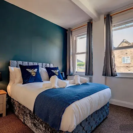 Stylish 4bd Modern Flat In Peaceful Tadworth Apartment *