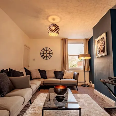 Stylish 4bd Modern Flat In Peaceful Tadworth * Purley