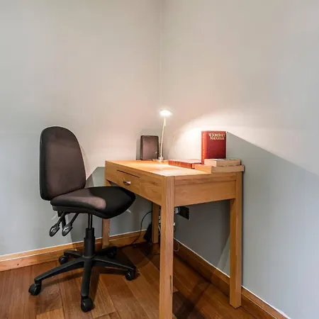 Stylish In New Malden: Comfort & Tranquility