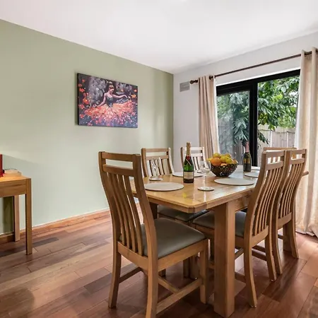 Apartment Stylish In New Malden: Comfort & Tranquility *