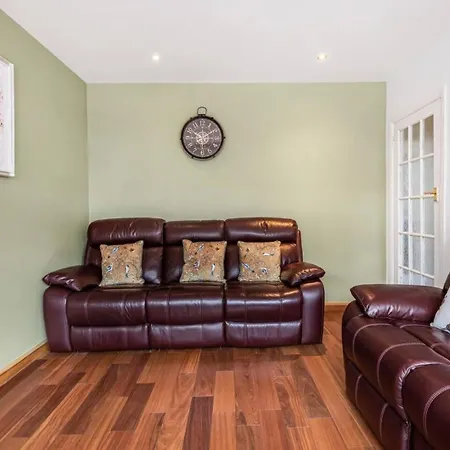 Stylish In New Malden: Comfort & Tranquility * New Malden