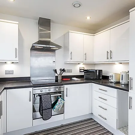 Apartment Trendy Queen's Park With Views Across