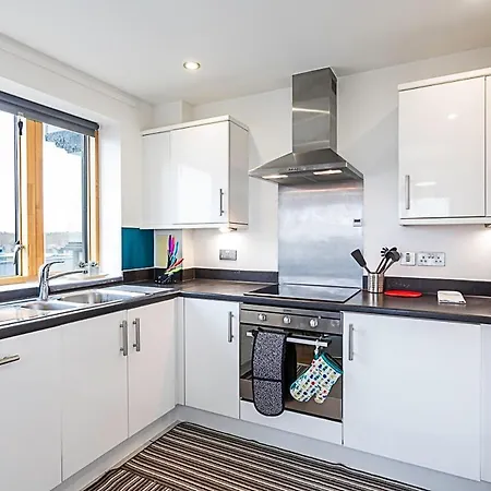 Trendy Queen's Park With Views Across London