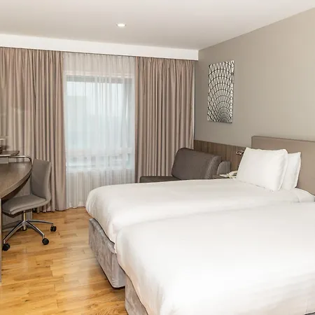 Holiday West By Ihg Отель