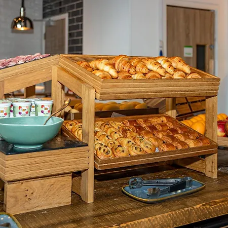 Holiday West By Ihg Лондон