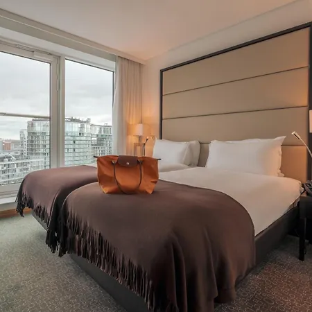 Hotel Pestana Chelsea Bridge & 4*