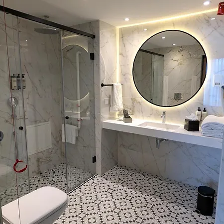 H10 Waterloo Hotel 4*