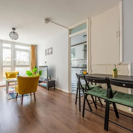 Lovely 2-bed 20 Mins To