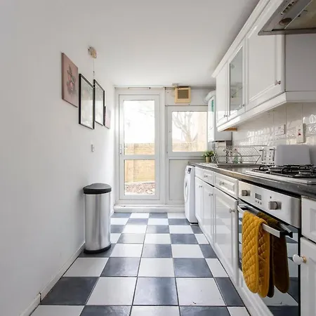 Lovely 2-bed 20 Mins To