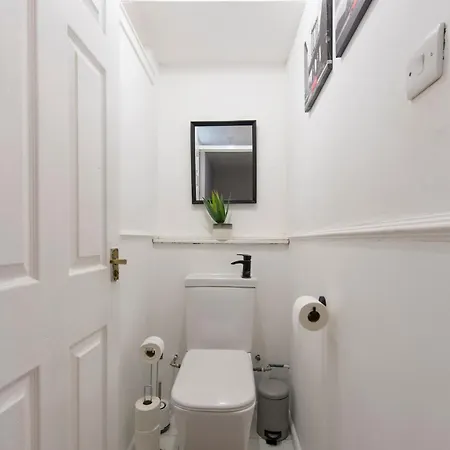Apartment Lovely 2-bed 20 Mins To London