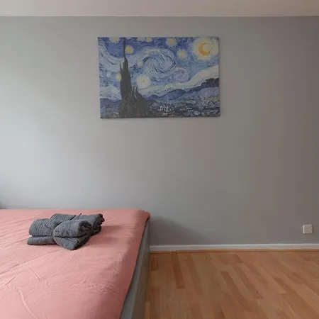 Lovely 2-bed 20 Mins To