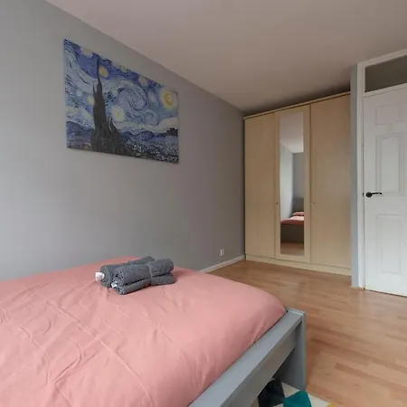 Lovely 2-bed 20 Mins To Apartment London