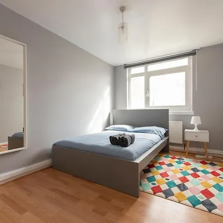 Apartment Lovely 2-bed 20 Mins To London