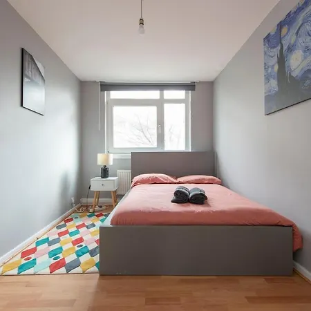 Lovely 2-bed 20 Mins To Apartment