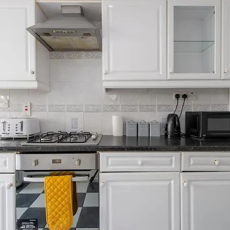 Lovely 2-bed 20 Mins To London