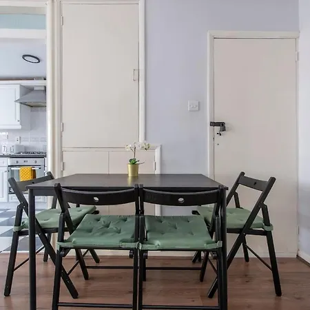 Lovely 2-bed 20 Mins To * London