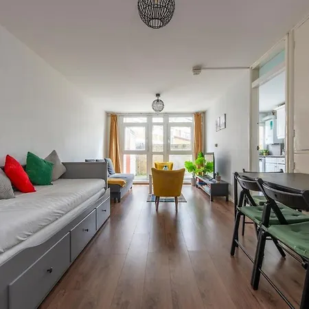 Lovely 2-bed 20 Mins To