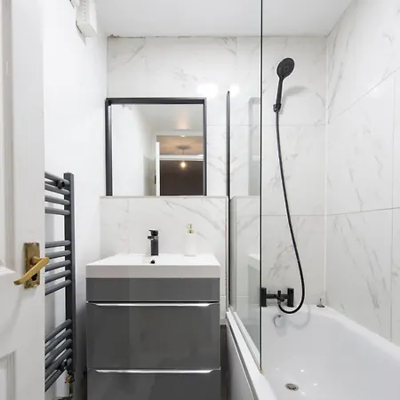 Lovely 2-bed 20 Mins To