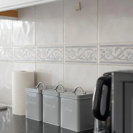 Lovely 2-bed 20 Mins To Apartment