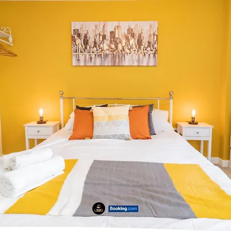 Spacious 2 Bedroom By Ls2g Short Lets & Serviced Greater With Free Wifi Appartamento *