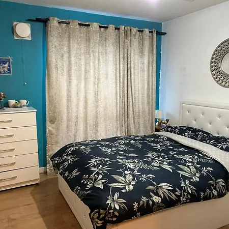 Beautiful 1 Bedroom Ground Floor With Shared Bathroom Appartamento *