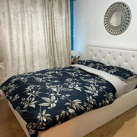 Apartment Beautiful 1 Bedroom Ground Floor With Shared Bathroom *