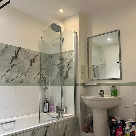 Apartament North Acton Flat Londyn