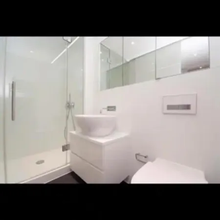 Mayfair Modern 2 Bed Apartment *